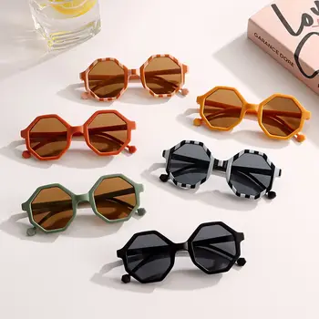 Детские солнцезащитные очки UV400 в многоугольную полоску для маленьких девочек, солнцезащитные очки для защиты глаз, солнцезащитные очки для детей на открытом воздухе 2